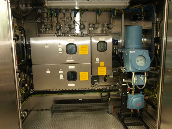 A gas sampling system, featuring a chromatograph on the right